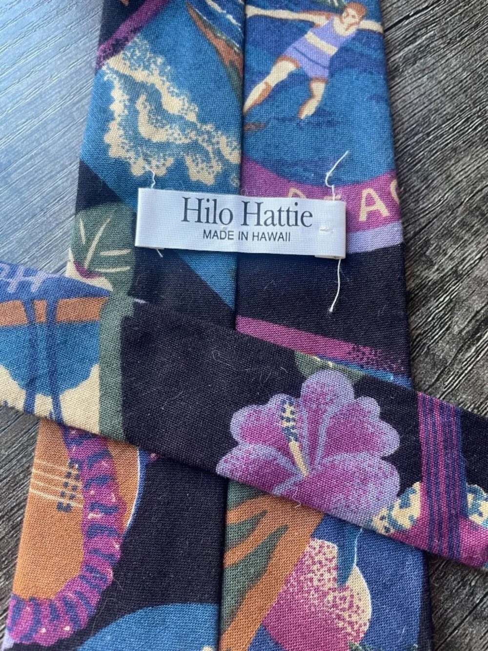 Vintage Hilo Hattie “Island Postcard” Hawaiian Necktie – Made in Hawaii floral